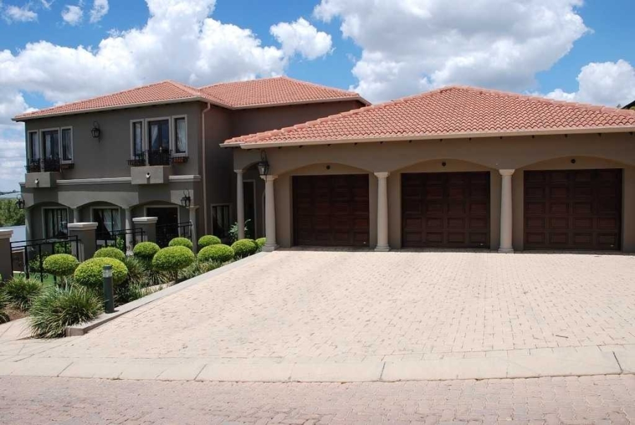 4 Bedroom Property for Sale in Featherbrooke Estate Gauteng