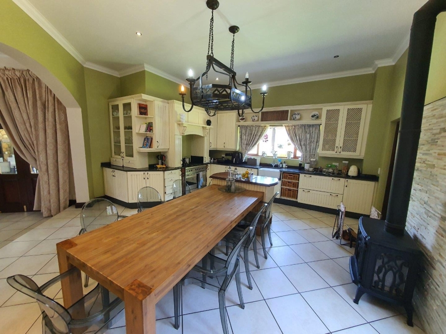 4 Bedroom Property for Sale in Featherbrooke Estate Gauteng