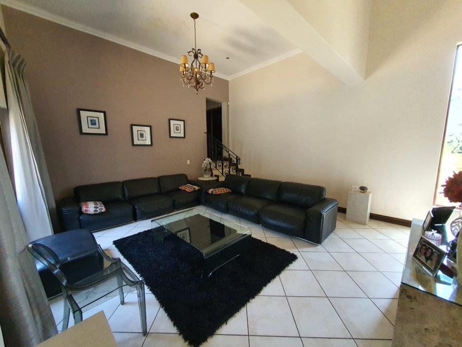4 Bedroom Property for Sale in Featherbrooke Estate Gauteng