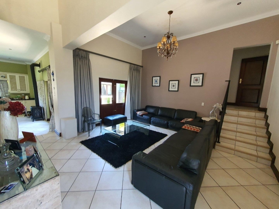 4 Bedroom Property for Sale in Featherbrooke Estate Gauteng