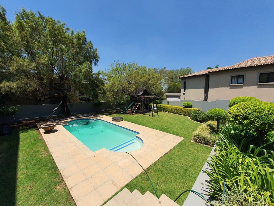 4 Bedroom Property for Sale in Featherbrooke Estate Gauteng