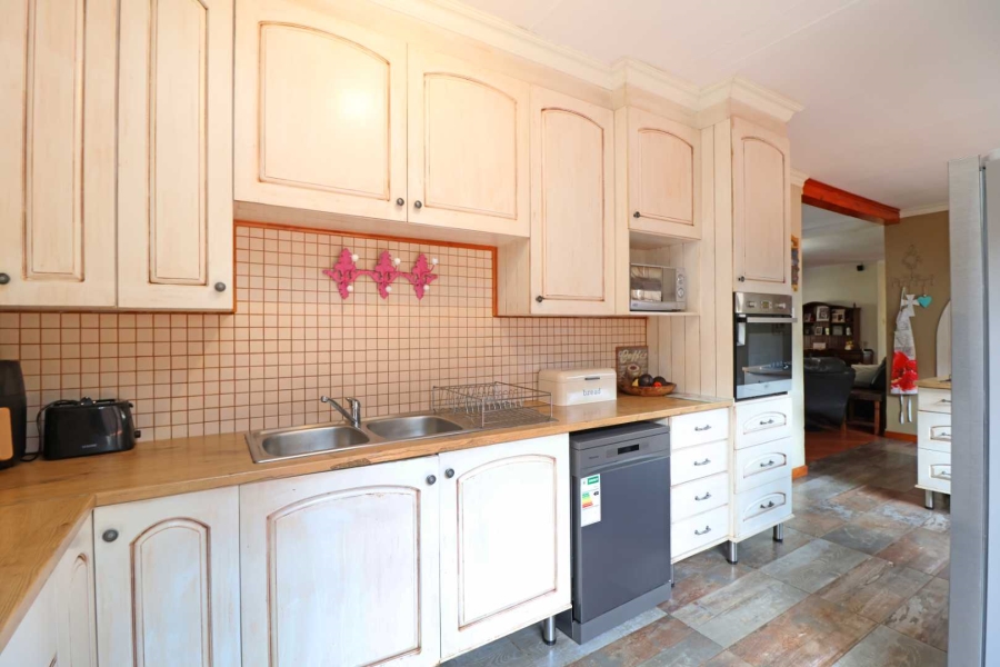 3 Bedroom Property for Sale in Helikonpark Gauteng