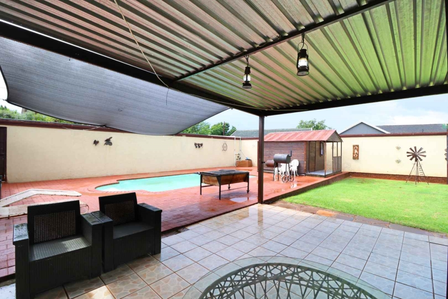 3 Bedroom Property for Sale in Helikonpark Gauteng