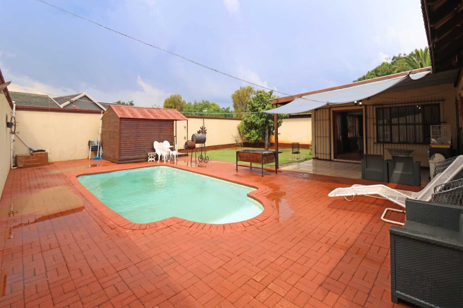 3 Bedroom Property for Sale in Helikonpark Gauteng