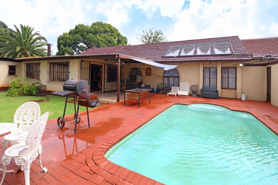 3 Bedroom Property for Sale in Helikonpark Gauteng
