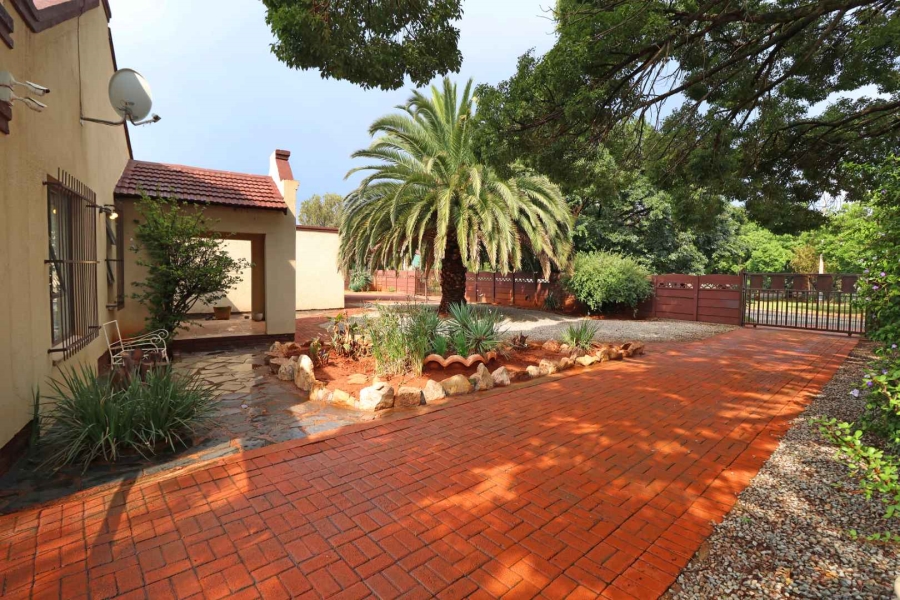 3 Bedroom Property for Sale in Helikonpark Gauteng