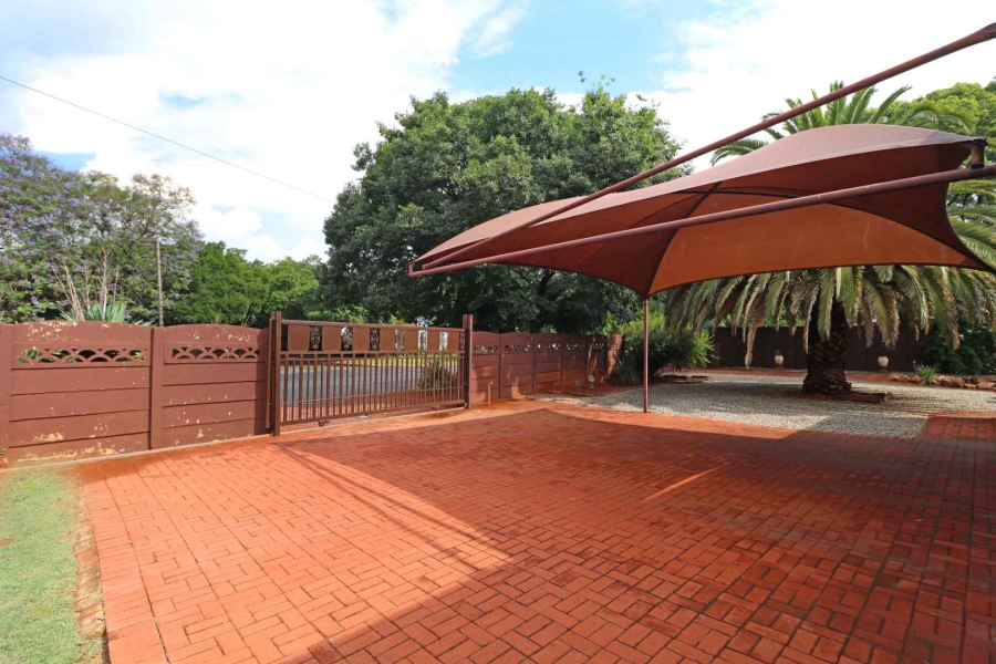 3 Bedroom Property for Sale in Helikonpark Gauteng