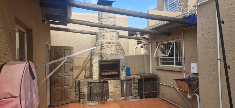 3 Bedroom Property for Sale in Edleen Gauteng