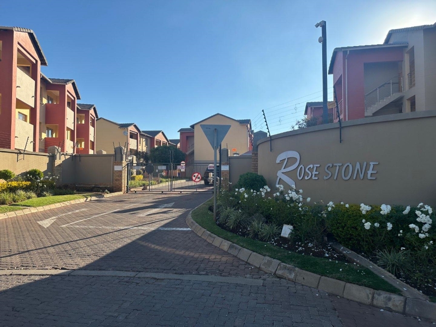 2 Bedroom Property for Sale in Monavoni Gauteng