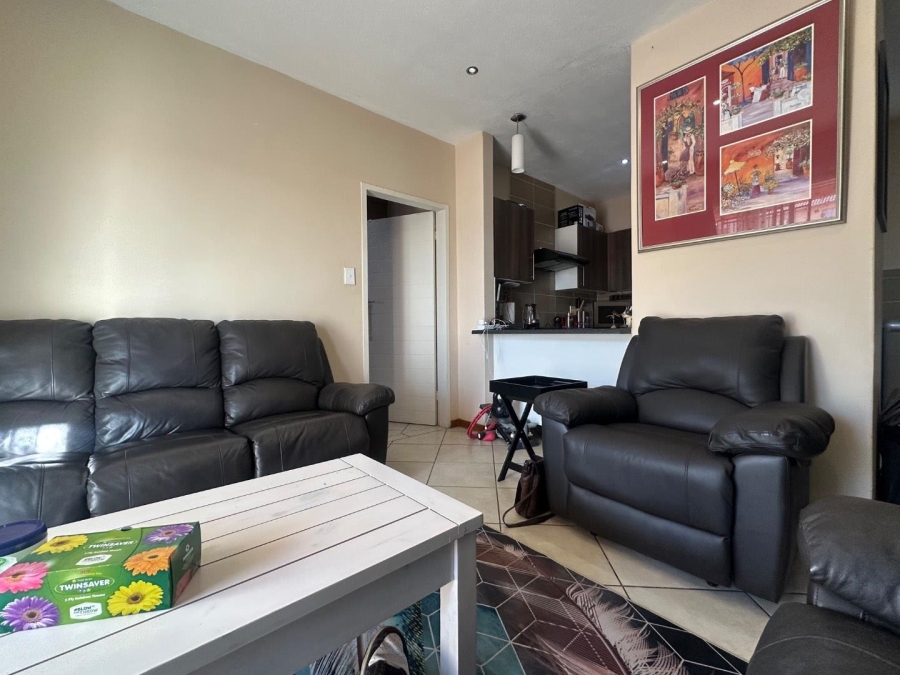 2 Bedroom Property for Sale in Monavoni Gauteng