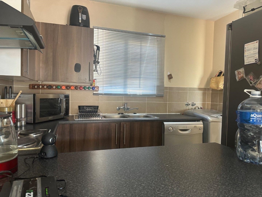 2 Bedroom Property for Sale in Monavoni Gauteng