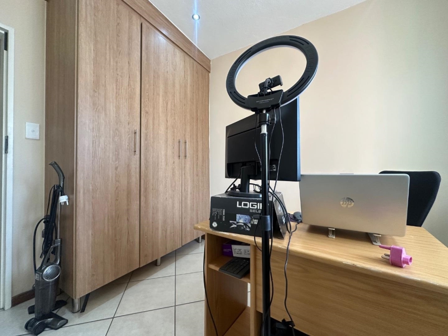 2 Bedroom Property for Sale in Monavoni Gauteng