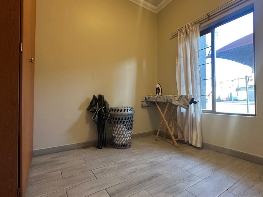2 Bedroom Property for Sale in Erand Gardens Gauteng