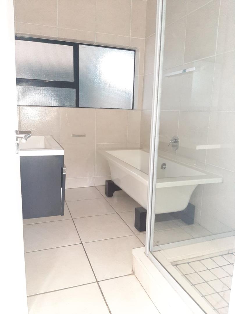 2 Bedroom Property for Sale in Greenstone Hill Gauteng