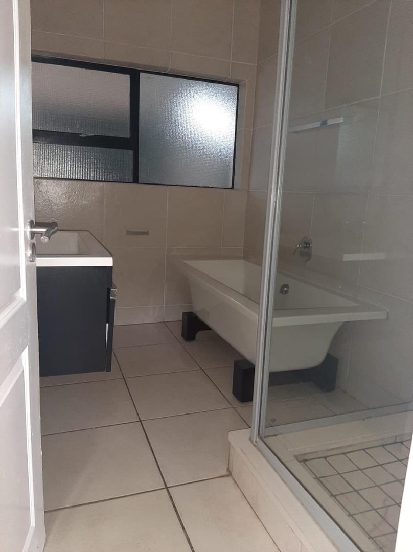 2 Bedroom Property for Sale in Greenstone Hill Gauteng