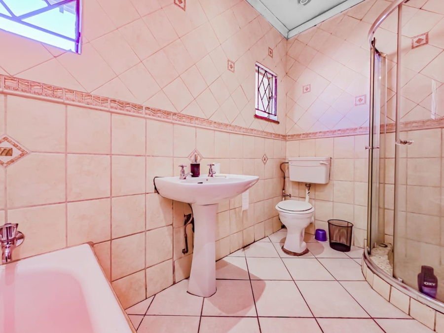 4 Bedroom Property for Sale in Lombardy East Gauteng