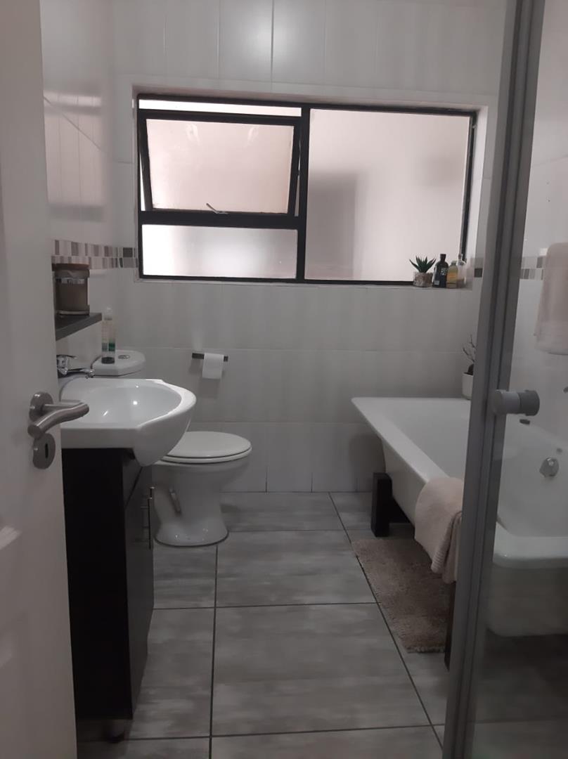 2 Bedroom Property for Sale in Greenstone Hill Gauteng
