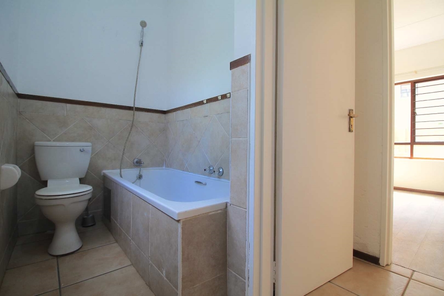 1 Bedroom Property for Sale in Lonehill Gauteng