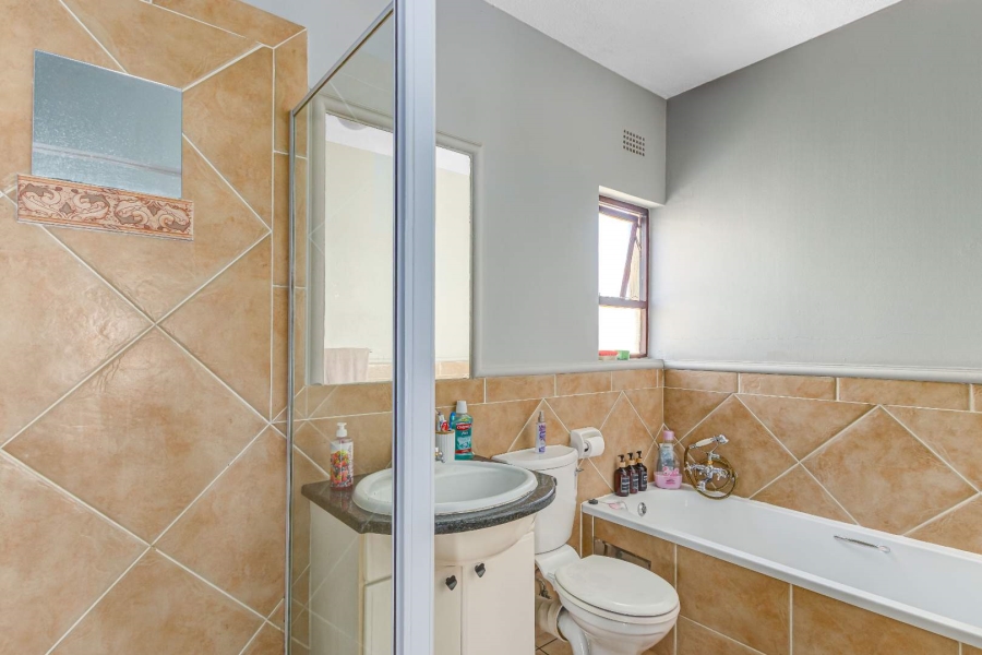 1 Bedroom Property for Sale in Douglasdale Gauteng