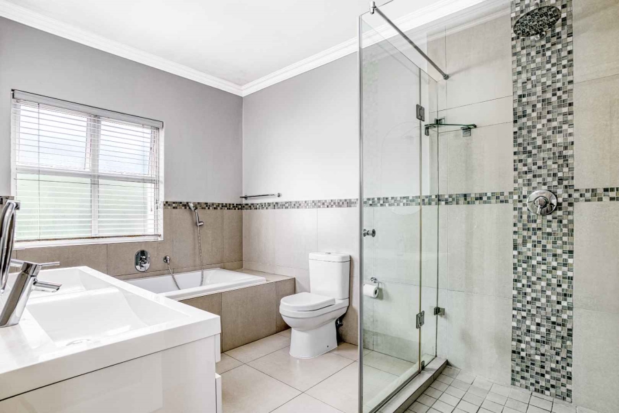 4 Bedroom Property for Sale in Broadacres Gauteng