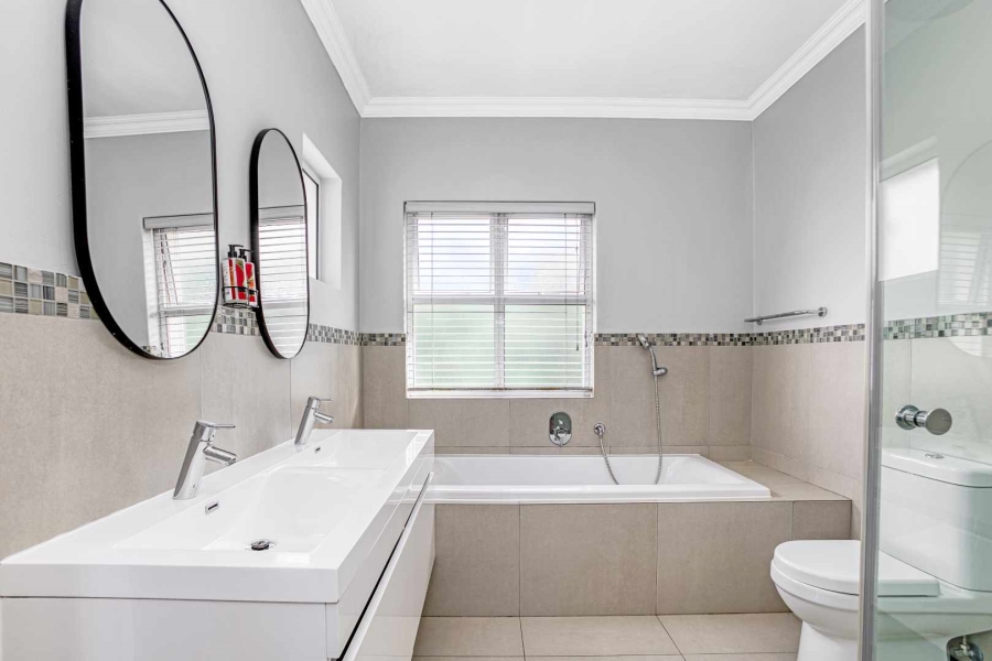 4 Bedroom Property for Sale in Broadacres Gauteng