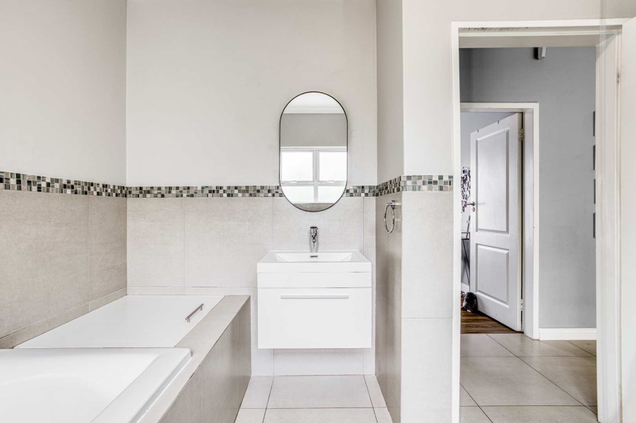 4 Bedroom Property for Sale in Broadacres Gauteng