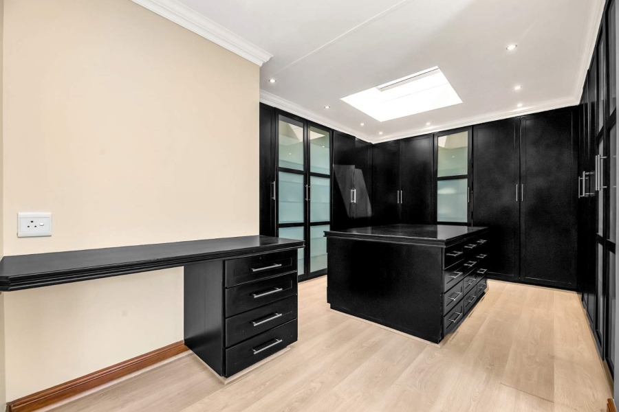 6 Bedroom Property for Sale in Fourways Gardens Gauteng