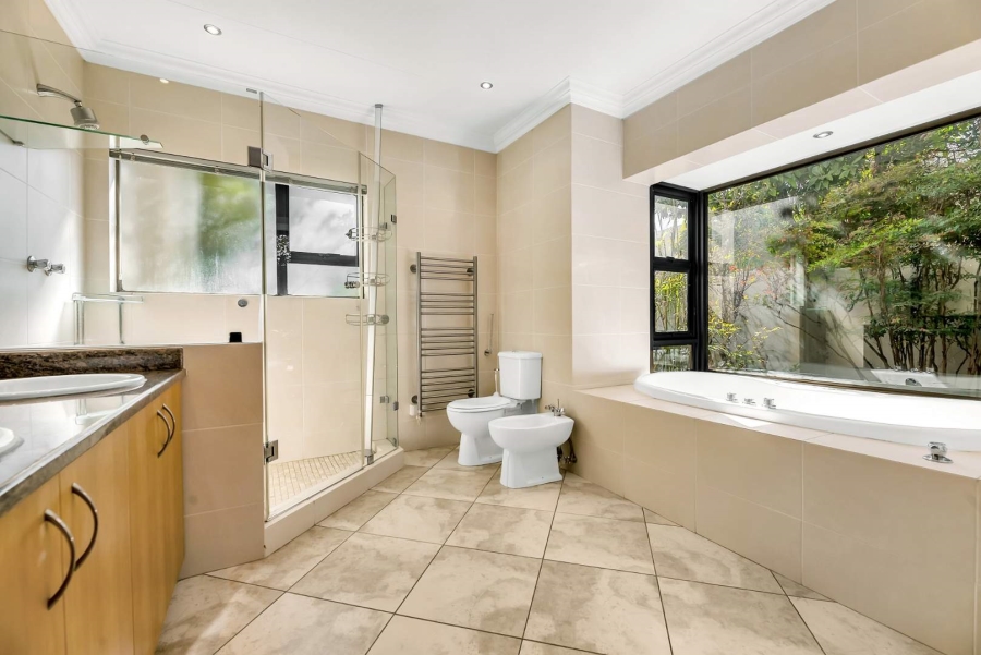 6 Bedroom Property for Sale in Fourways Gardens Gauteng