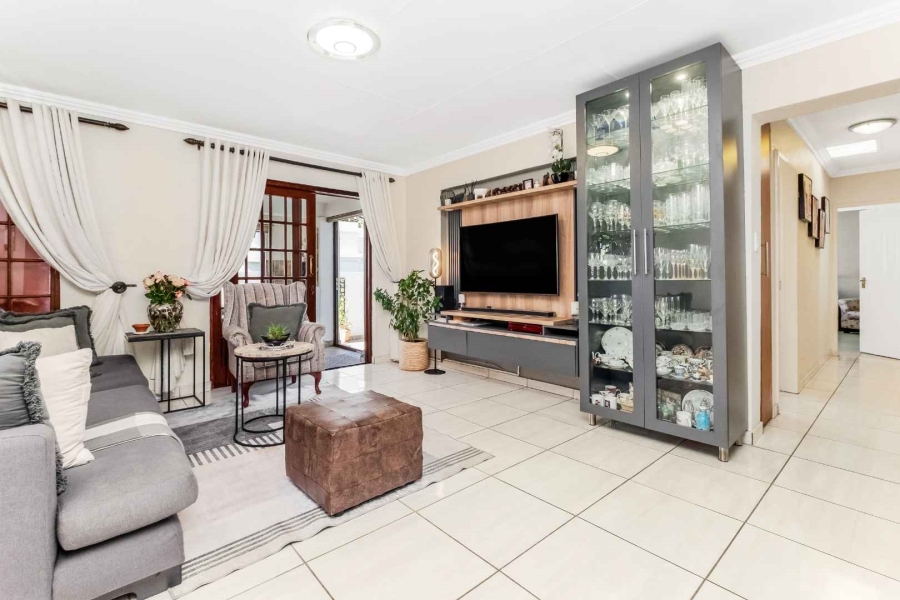 4 Bedroom Property for Sale in Lonehill Gauteng