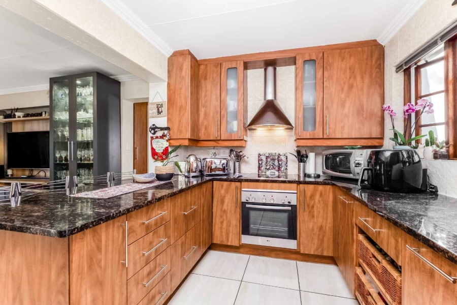 4 Bedroom Property for Sale in Lonehill Gauteng