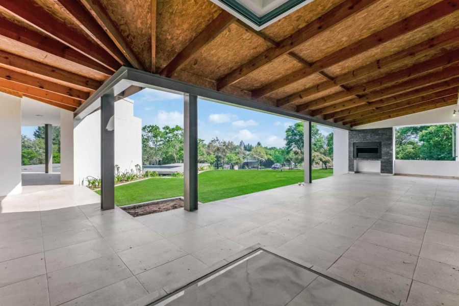 8 Bedroom Property for Sale in Beaulieu Gauteng