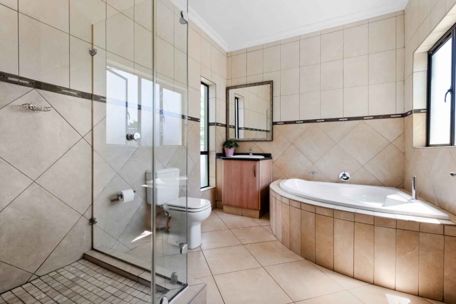 To Let 7 Bedroom Property for Rent in Dainfern Golf Estate Gauteng