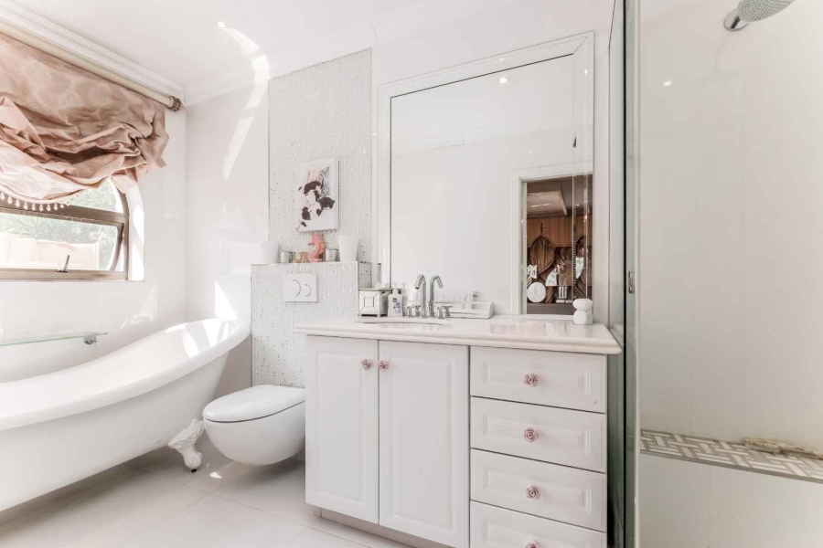 6 Bedroom Property for Sale in Dainfern Golf Estate Gauteng