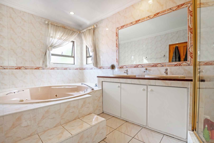 To Let 4 Bedroom Property for Rent in Dainfern Golf Estate Gauteng