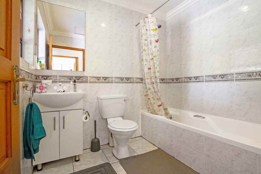 To Let 4 Bedroom Property for Rent in Dainfern Golf Estate Gauteng