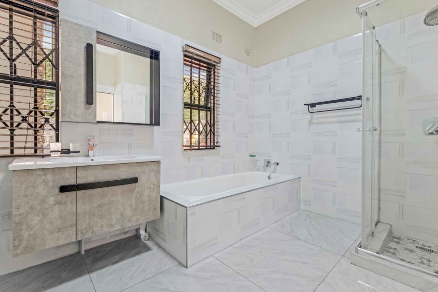 5 Bedroom Property for Sale in Rivonia Gauteng