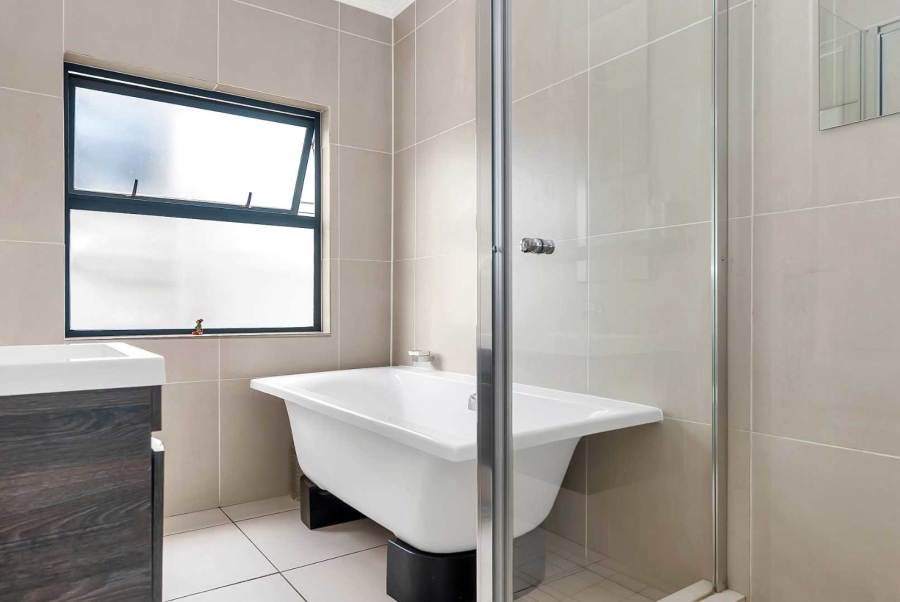 1 Bedroom Property for Sale in Fourways Gauteng