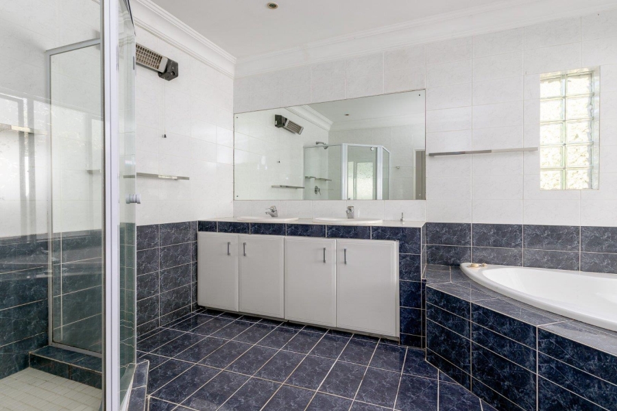 5 Bedroom Property for Sale in Dainfern Golf Estate Gauteng