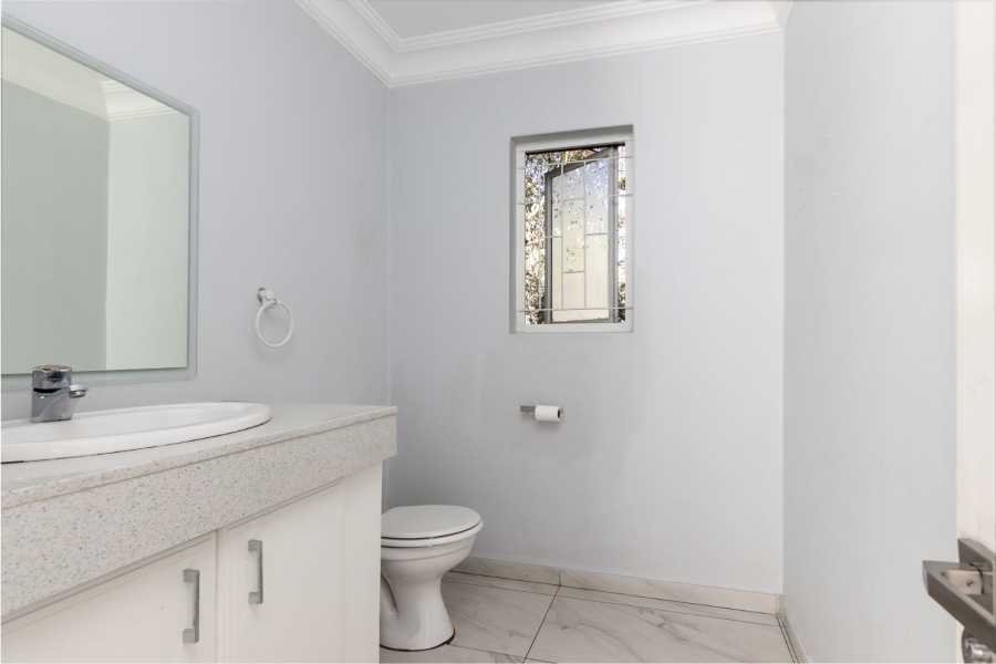 5 Bedroom Property for Sale in Dainfern Golf Estate Gauteng