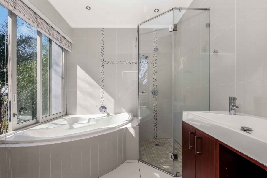 4 Bedroom Property for Sale in Fourways Gardens Gauteng