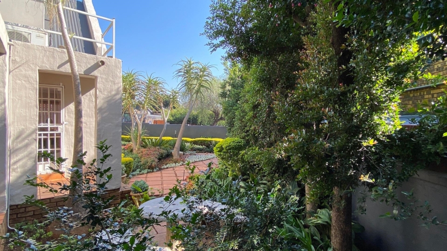 To Let Commercial Property for Rent in Faerie Glen Gauteng