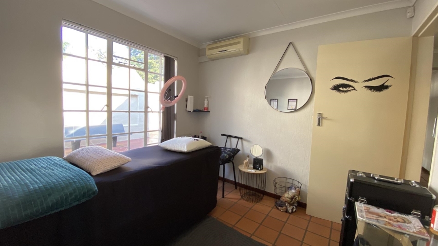 To Let Commercial Property for Rent in Faerie Glen Gauteng