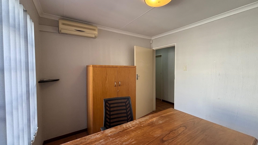 To Let Commercial Property for Rent in Faerie Glen Gauteng