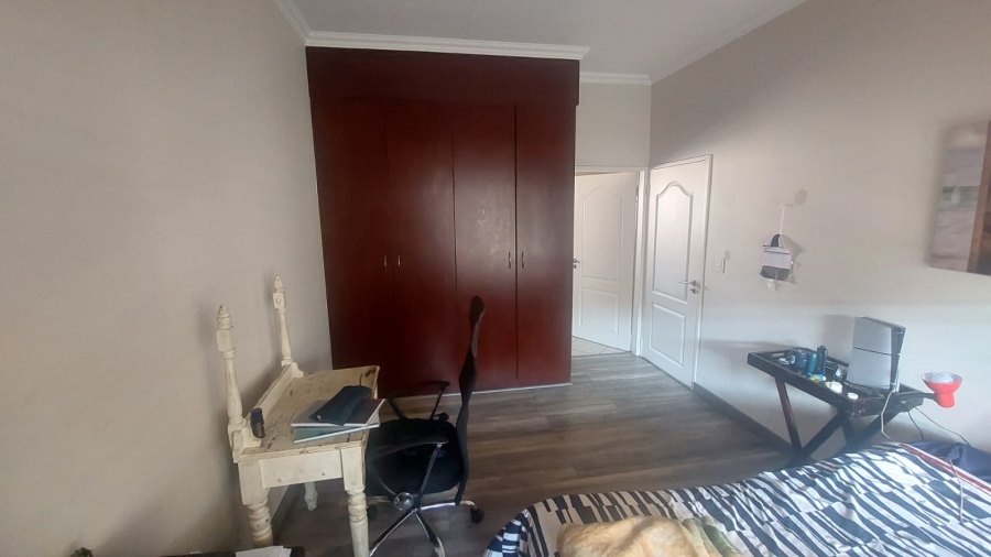 3 Bedroom Property for Sale in Glenvista Gauteng
