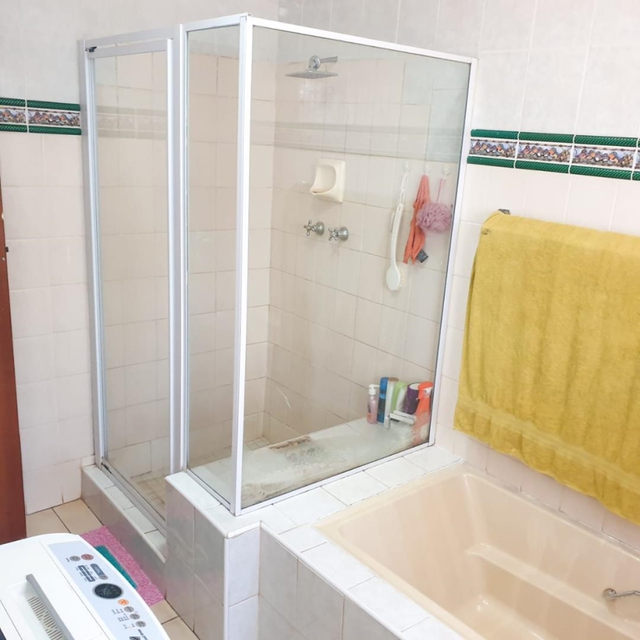 4 Bedroom Property for Sale in Ninapark Gauteng
