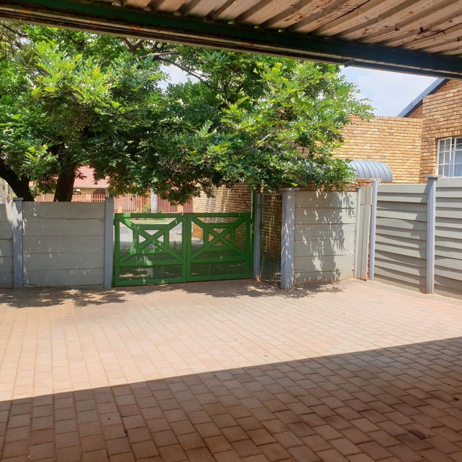 4 Bedroom Property for Sale in Ninapark Gauteng