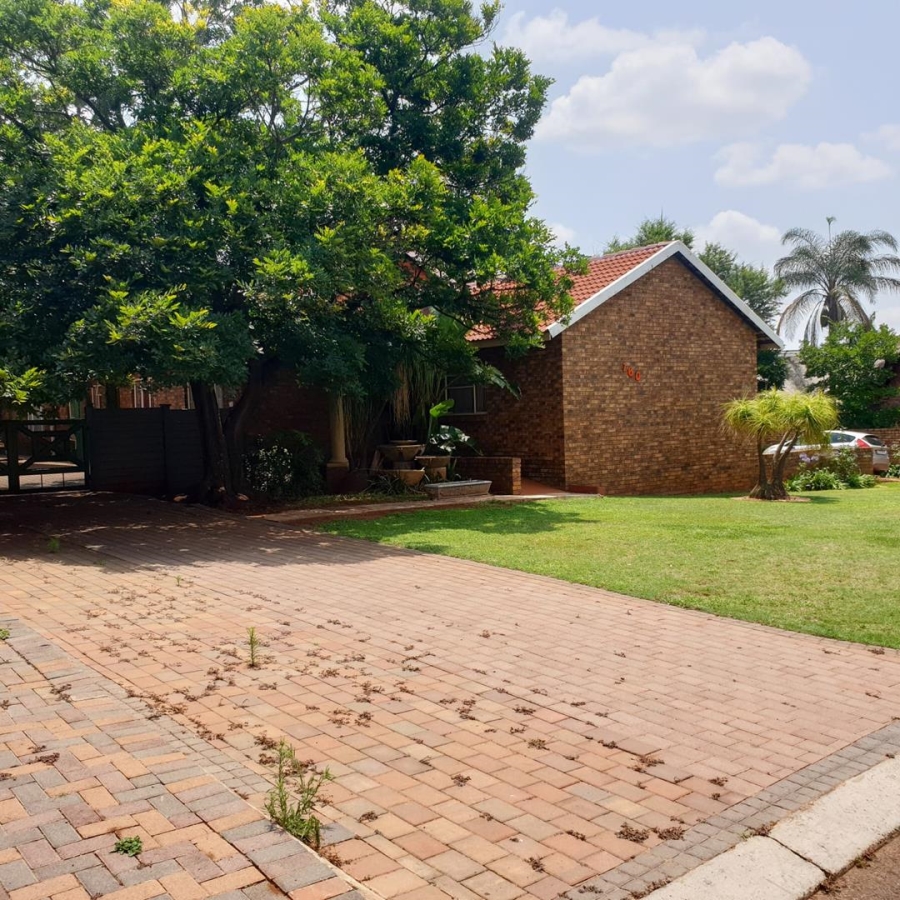 4 Bedroom Property for Sale in Ninapark Gauteng