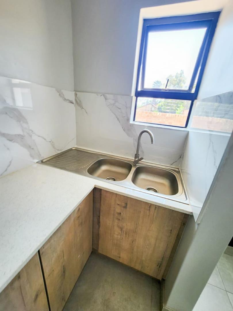 To Let 2 Bedroom Property for Rent in Faerie Glen Gauteng