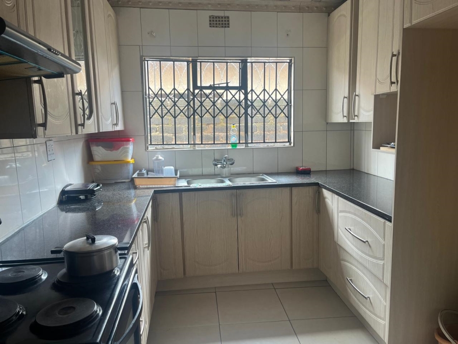 2 Bedroom Property for Sale in Poortjie Gauteng