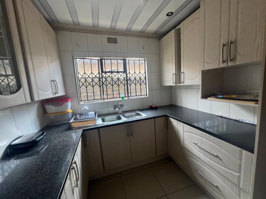 2 Bedroom Property for Sale in Poortjie Gauteng